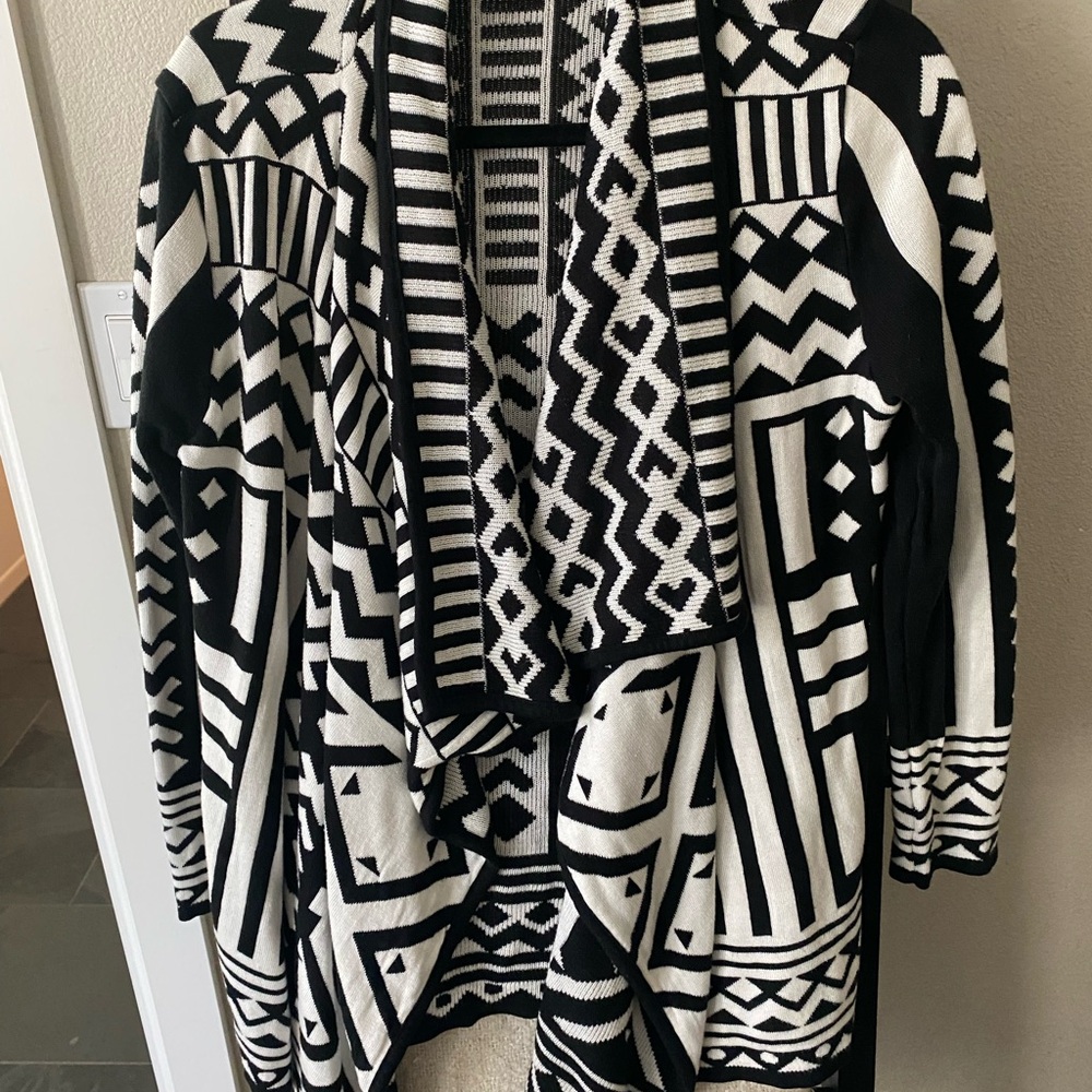 Bar III Black and White Geometric Cardigan